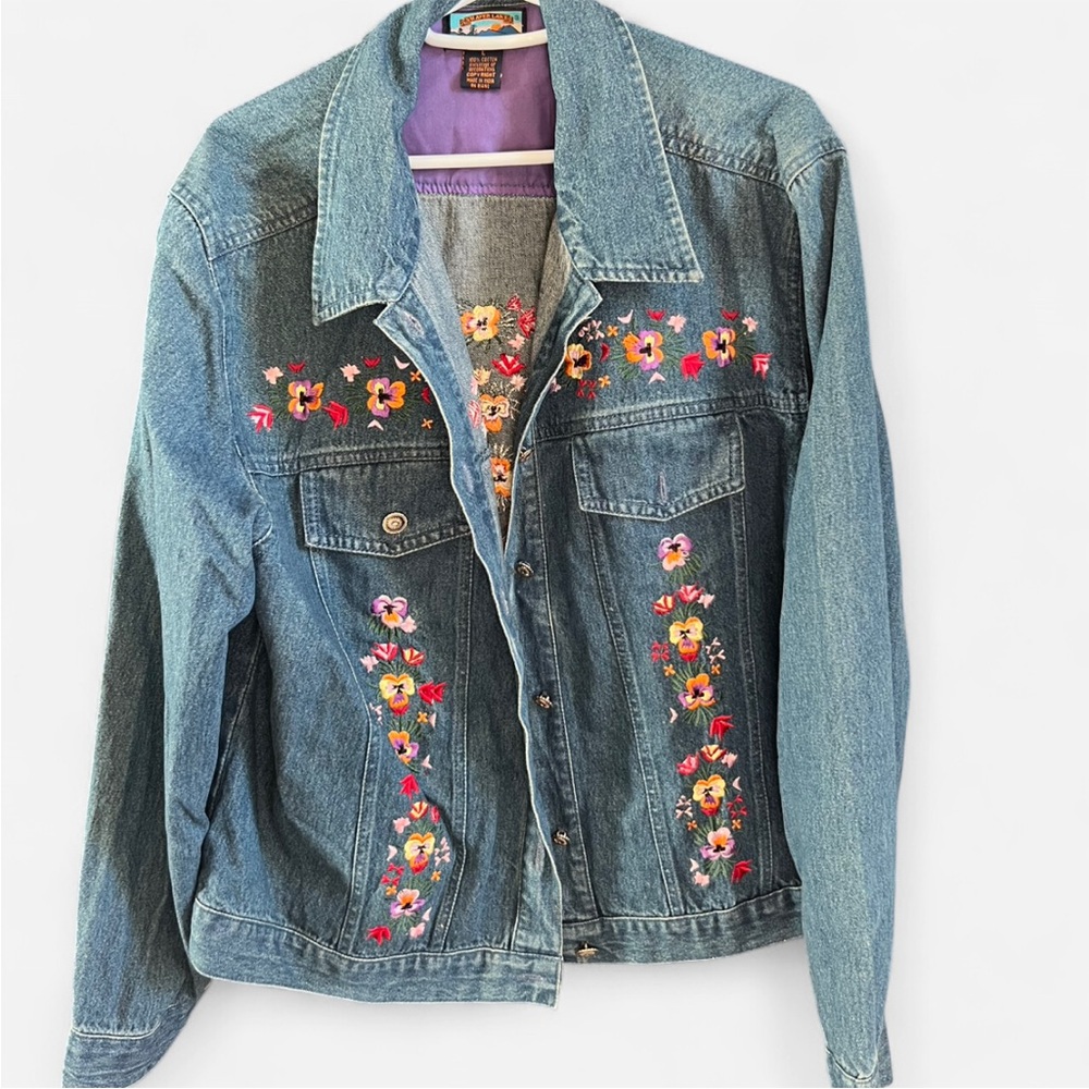 Floral embroidered denim jacket women’s size L